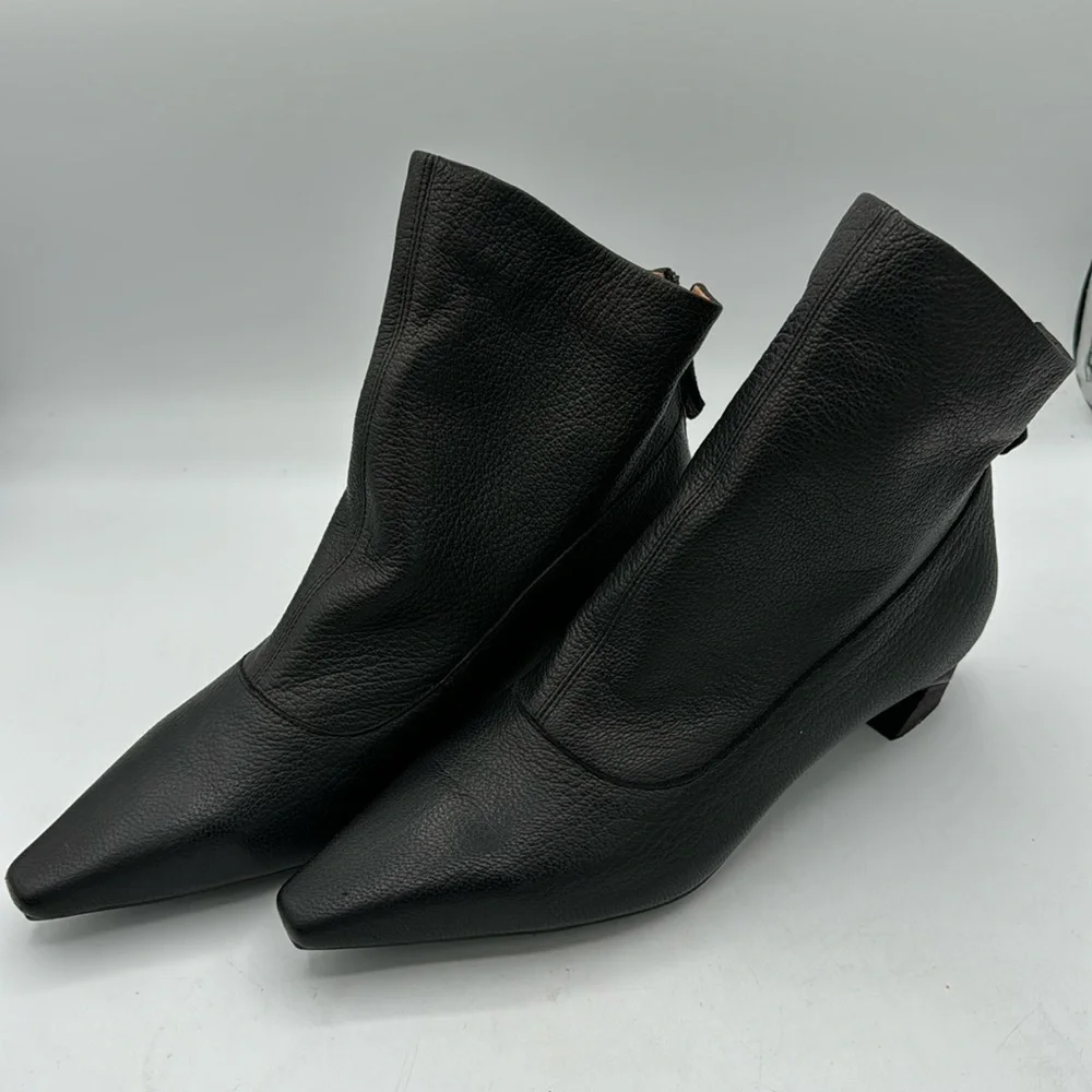 European soft leather ankle boots Size 39, no brand found